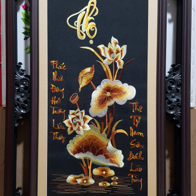 TRANH THÊU HOA SEN VÀNG - PHÚC LỘC THỌ