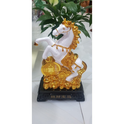 Tượng Ngựa TRẮNG Hay Bạch Mã Phong Thuỷ Đứng Tiền Đế Gỗ Mới đẹp Cao 33cm Ngang 20cm Sâu 11cm Ý nghĩa biểu tượng Thành Công Tài Lộc mệnh Kim mệnh Thuỷ trưng phòng khách nhà , công ty, bàn làm việc , quà biếu tặng ạ