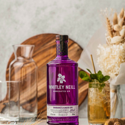 Rượu Whitley Neill Handcrafted Rhubarb & Ginger Gin 43% (700ml) - Không hộp