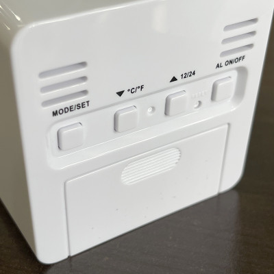  SẮP VỀ Đồng hồ Rhythm LCT076NR03 – KT 7.2 x 7.2 x 5.0cm. 105g. Vỏ nhựa. Dùng Pin.