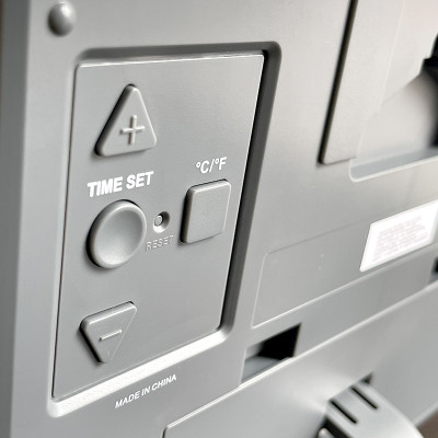 Đồng hồ Rhythm LCW018NR19 – KT 27.8 x 18.8 x 3.2cm /. 618g. Vỏ nhựa. Dùng Pin.