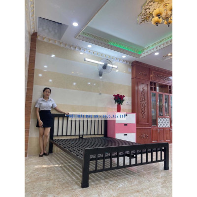 Giường sắt ngủ hộp vuông 4x8 - nhiều màu - kích thước 1m8x2m - giá rẻ bền đẹp