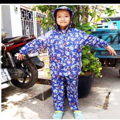Bộ áo mưa trẻ em từ 6 - 8 tuổi họa tiết hoạt hình dễ thương  , xinh xắn  , vải dù chống thấm , có túi đựng , giao màu ngẫu nhiên
