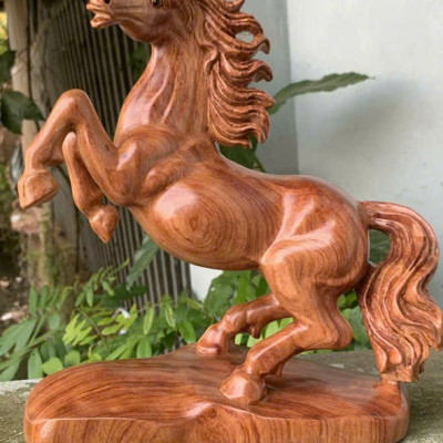 TƯỢNG CON NGỰA PHONG THỦY GỖ HƯƠNG ĐÁ KT CAO 30CM