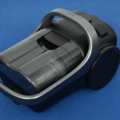 Máy Hút Bụi Dạng Hộp Panasonic MC-CL609HN49 - Công suất 2200W - Công nghệ gió xoáy cực đại - Bộ lọc HEPA & lưới lọc hiện đại - Sản xuất tại Malaysia - Hàng chính hãng - Bảo hành 12 tháng