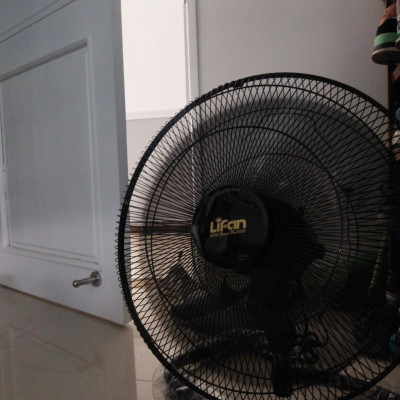 Quạt sàn công nghiệp Lifan S-18CN công suất 55W, chân đế kim loại bọc vỏ cao su chắc chắn, sải cánh 45cm - Hàng chính hãng