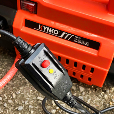 Máy rửa xe áp lực cao nhập khẩu chính hãng Kynko KW04 siêu bền