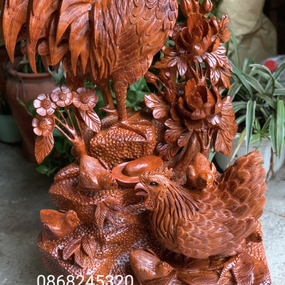 Tượng  gia đình gà phong thủy bằng gỗ hương ta kt cao 82×50×38cm 