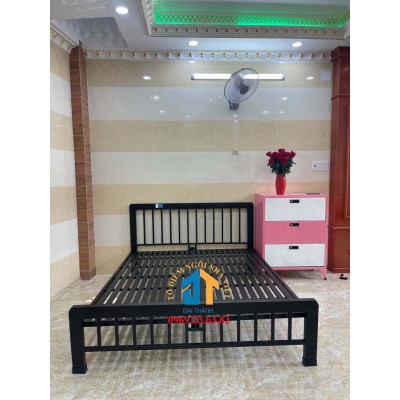 Giường sắt mỹ nghệ vuông ĐẠI THÀNH 1M4X2M