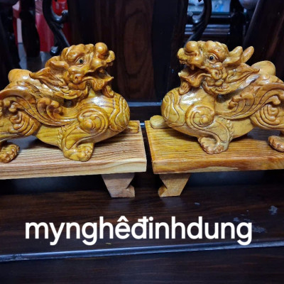 Cặp tỳ hưu phong thủy bằng gỗ huyết long mọng dầu kt 20x12x9cm + cả chân đế cao tổng  17cm