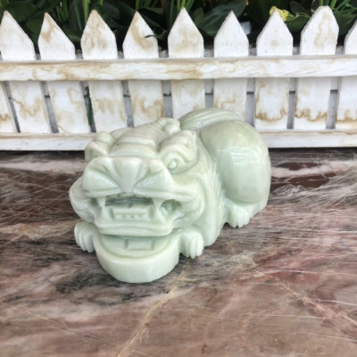 Tượng Tỳ Hưu phong thủy chiêu tài lộc đá cẩm thạch trắng xanh size nhỏ đặt bàn làm việc - Dài 10cm