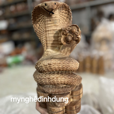 Tượng  con rắn phong thủy cầu tài lộc bằng gỗ ngọc Am thơm nức cao 30cm 
