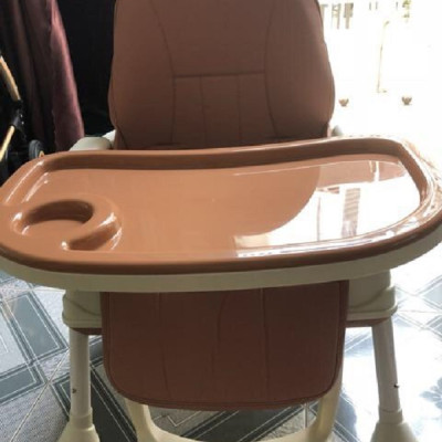 Ghế ăn dặm Đa năng cho Bé với 07 tính năng- 03 chế độ mang lại sự khác biệt, CÓ ĐỆM VÀ BÁNH XE- Màu Nâu sữa