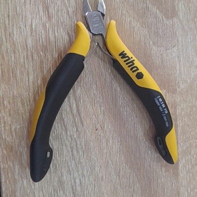 Kìm cắt điện tử ESD Wiha 33521 chống tĩnh điện