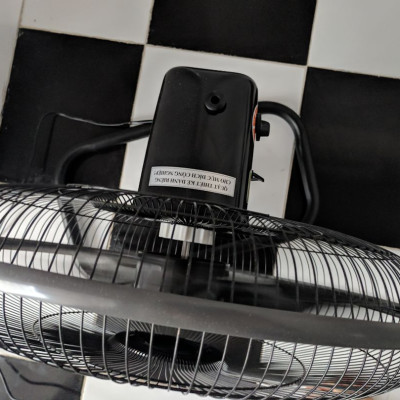 Quạt sàn công nghiệp Lifan S-18CN công suất 55W, chân đế kim loại bọc vỏ cao su chắc chắn, sải cánh 45cm - Hàng chính hãng