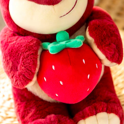 Thú nhồi bông gấu Lotso ôm trái dâu dễ thương - Size từ 40 đến 90cm - Quà tặng gấu bông gấu dâu êm mịn.