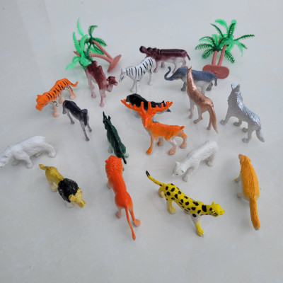 Hộp 82 mô hình đồ chơi thế giới động vật Animal World có hàng rào bao quanh cho bé nhập vai học tập và phát triển
