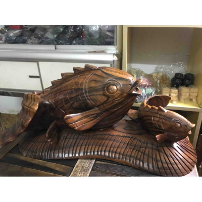 Tượng Cá Chép Mẹ Con Gỗ Gõ Sọc Đen Đậm Size Dài 60cm Cao 30cm Ngang 25cm Anh Chị Trưng Phòng Khách Nhà, Công Ty, Trên Bàn Uống Trà , Quà Biếu Tặng ý nghĩa cá chép có cá có tiền tài lộc ạ