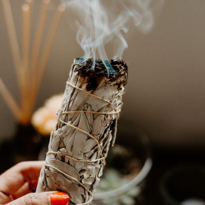Combo 1 bó tuyết tùng 10cm và 1 thanh palo santo trắc xanh 10cm 5gr (Combo05)