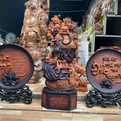 Combo tượng phật di lặc ngũ phúc kt cao 60×24×14cm+ hai đĩa chữ cha mẹ +chữ đức  mặt tròn 40×4cm bằng gỗ hương đá tô mầu giả cổ 