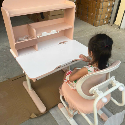 Bộ bàn ghế học sinh thông minh chống cận điều chỉnh cao thấp tay quay Juno sofa CTIRSP80 kèm đèn ngang 80cm 