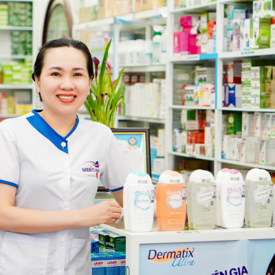 Dung dịch vệ sinh phụ nữ cao cấp cho da nhạy cảm Femfresh Pure & Fresh Wash 250ml