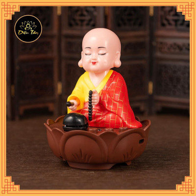 Tượng chú tiểu tụng kinh gõ mõ sạc pin type C có nhạc có đèn trang trí xe hơi, phong thủy, bàn làm việc đồ thờ cúng shop Diệu Tâm -chú tiểu có nhạc