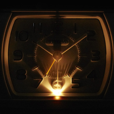 Đồng hồ Rhythm 8RA647SR08 – Kích thước 8.4×15.9×8.0cm- Dùng Pin.