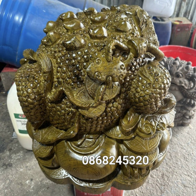 Cóc thiềm thừ phong thủy cầu tài lộc bằng gỗ mun đuôi công kt 48×48×40cm 