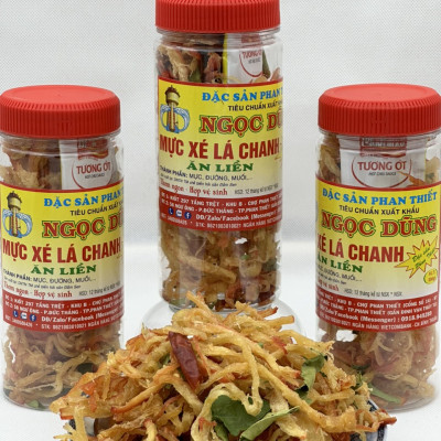 Mực xé lá chanh hộp 250 gram đã chế biến ăn liền ngon ơi là ngon của shop Đặc Sản Biển Phan Thiết NGỌC DŨNG. Hạn sử dụng 12 tháng kể từ ngày đặt hàng
