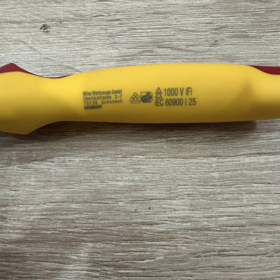 Kìm cắt cáp 210mm Wiha 43662 cách điện 1000V