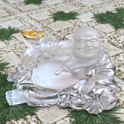 Tượng Phật Di lặc cầm thỏi vàng ngồi tựa bao tiền đá lưu ly đặt bàn làm việc, taplo xe ô tô