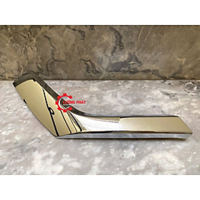 Nẹp mạ cản trước dưới Mitsubishi Pajero Sport 2018-2024 6407A153, 6407A154