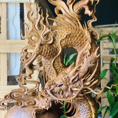 Tượng con rồng ,nhất long vờn ngọc trang trí phong thủy , bằng gỗ gù nu hương hàng siêu đẹp đục kỹ kt cao 120 _(105)×50×15cm