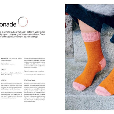 Sách - 52 Weeks of Easy Knits - Beautiful Patterns for Year-Round Knitting by Laine (UK edition, Paperback - with flaps)