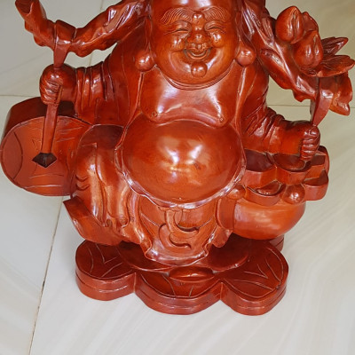 Tượng Gỗ Mỹ Nghệ Phật Di Lặc Gỗ Đứng Tượng Phật Di Lặc Gỗ Đứng Gánh Tiền  Size Cao 39cm x Ngang 39cm x Sâu 16cm  Anh chị trưng: trong nhà, công ty, cửa hàng, trên bàn thờ Thần Tài tốt, may mắn tài lộc ạ