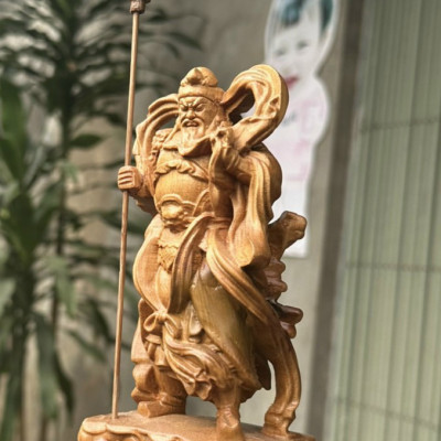 TƯỢNG QUAN CÔNG TRẤN ẢI BẰNG GỖ BÁCH XANH THƠM NỨC KT CAO 20×9×6CM 