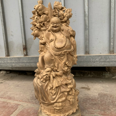 Tượng phật di lặc ngũ phúc bằng gỗ bách xanh thơm nức kt 40×11×15 cm