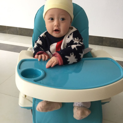 Ghế ăn dặm gấp gọn có đệm và bánh xe, Màu Xanh Bé trai tặng 1 thìa ăn và 1 gói khăn sữa cao cấp