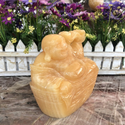 Tượng Phật Di Lặc ngồi trên thỏi vàng cầm gậy như ý phong thủy đá ngọc hoàng long - Dài 15 cm