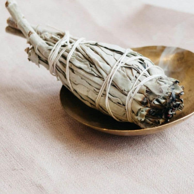 Bó lá xô thơm và hương thảo xông thơm nhà cửa white sage _ rosemary smudge
