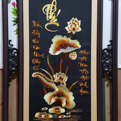 TRANH THÊU HOA SEN VÀNG - PHÚC LỘC THỌ