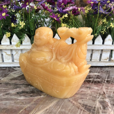 Tượng Phật Di Lặc ngồi trên thỏi vàng cầm gậy như ý phong thủy đá ngọc hoàng long - Dài 15 cm