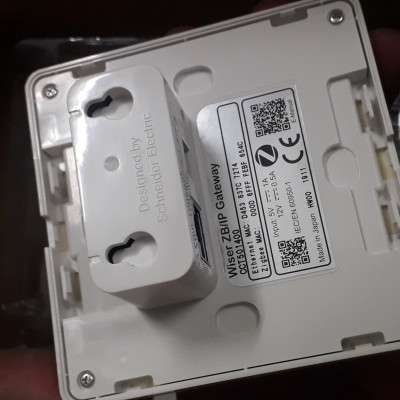 Bộ Điều khiển kết nối trung tâm CCT501400 Schneider Wiser ZigBee IP Gateway, RJ45/WiFi