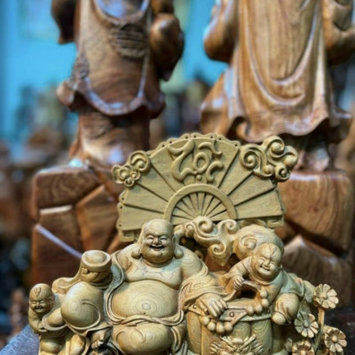 Tượng phật di lặc nhị phúc bằng gỗ bách xanh thơm phức kt 28×21×9cm