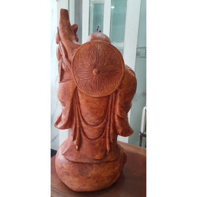 Tượng Di Lặc Gỗ Đứng Bao Tiền To Cười Vui Tay Cầm Thỏi Vàng Cành Đào Dây Đồng Tiền Ngũ Phúc May Mắn Size Cao 60cm x đk 30cm x sâu 30cm Trưng phòng khách đẹp ạ