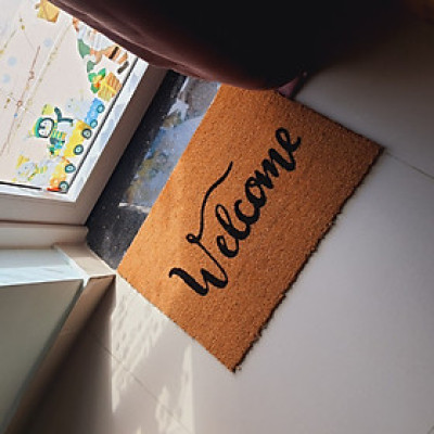 THẢM CHÙI CHÂN BẰNG XƠ DỪA CÓ ĐẾ CHỐNG TRƯỢT IN WELCOME 40x60