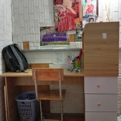 Bàn làm việc gỗ kèm kệ sách cao cấp 1m4 Bàn học sinh có ngăn kéo để đồ