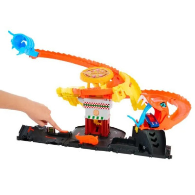 Đồ Chơi Cuộc Chiến Giữa Rắn Hổ Mang Và Tiệm Pizza Hot Wheels City HTN81