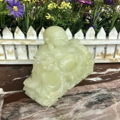 Tượng Phật Di Lặc ngồi cầm thỏi vàng và gậy như ý phong thủy đá ngọc Onyx trang trí bàn làm việc, taplo xe ô tô - Dài 15cm